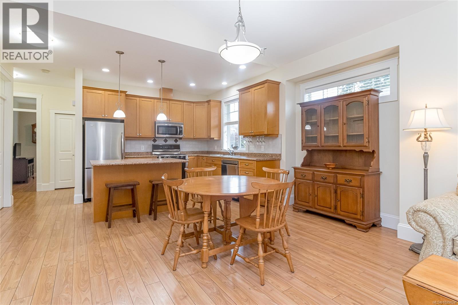 #7 3110 COOK ST - 10