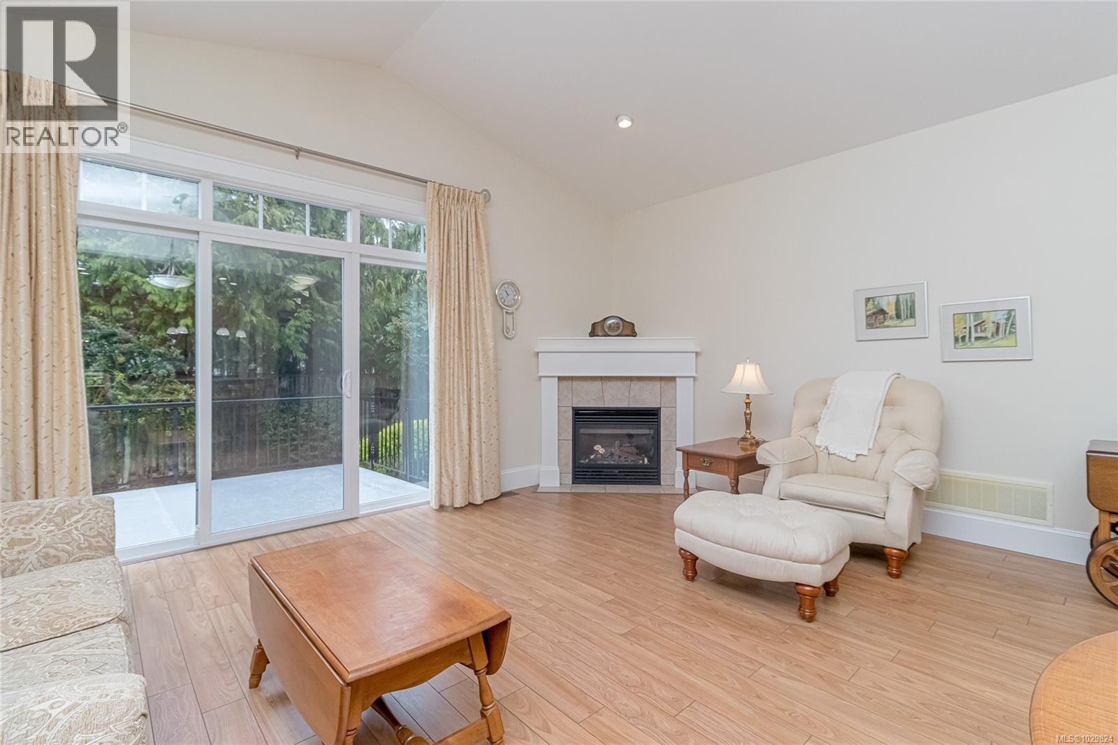 #7 3110 Cook St - 7