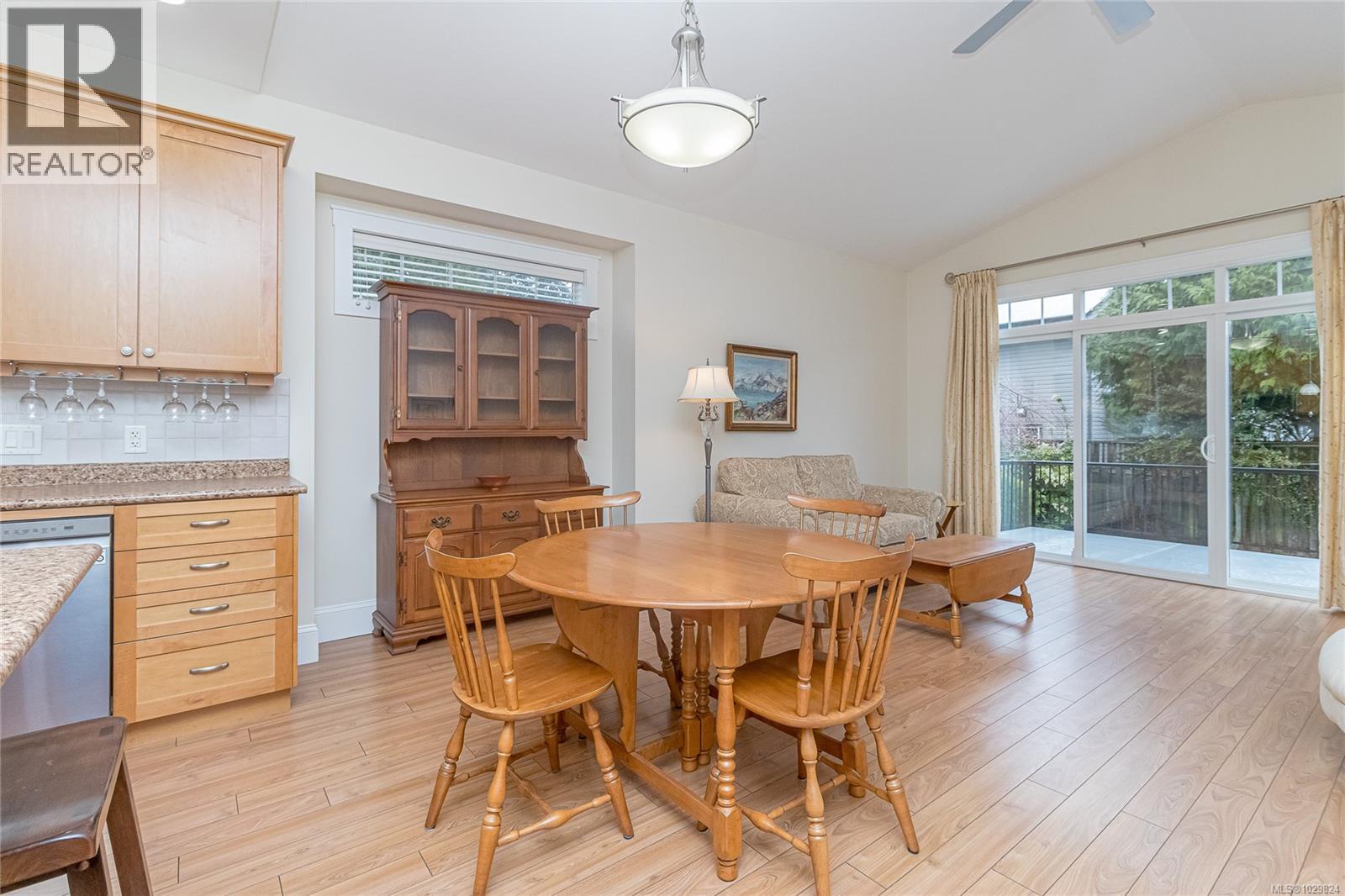 #7 3110 COOK ST - 11