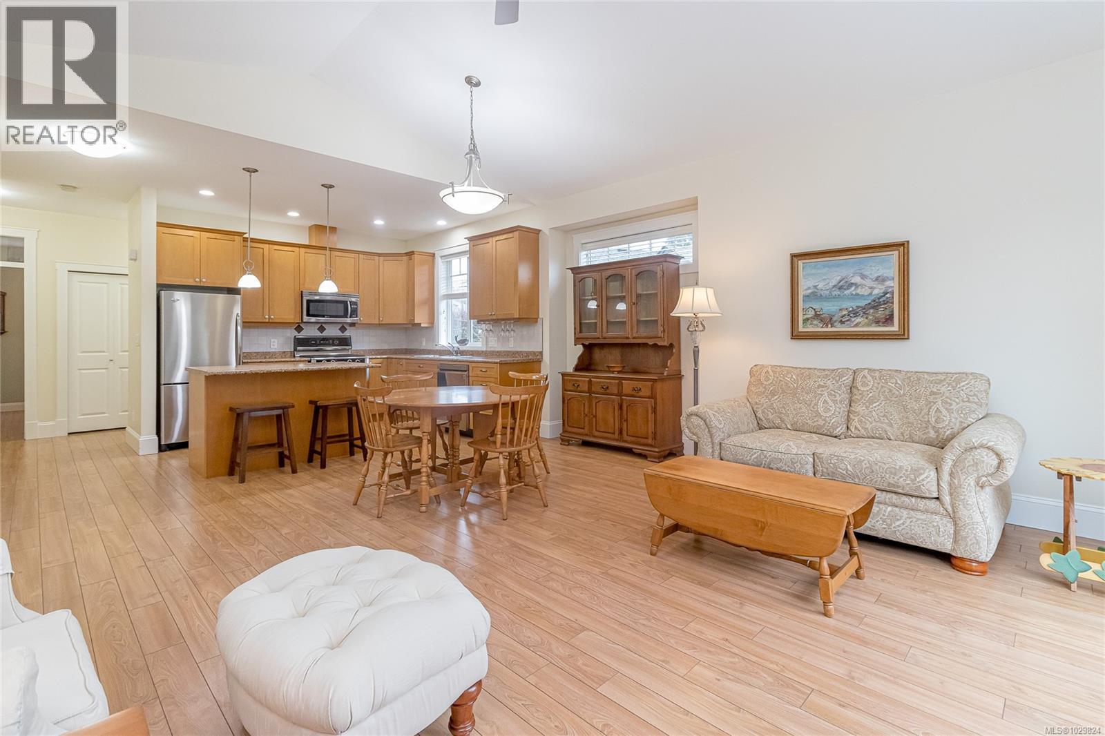 #7 3110 Cook St - 8