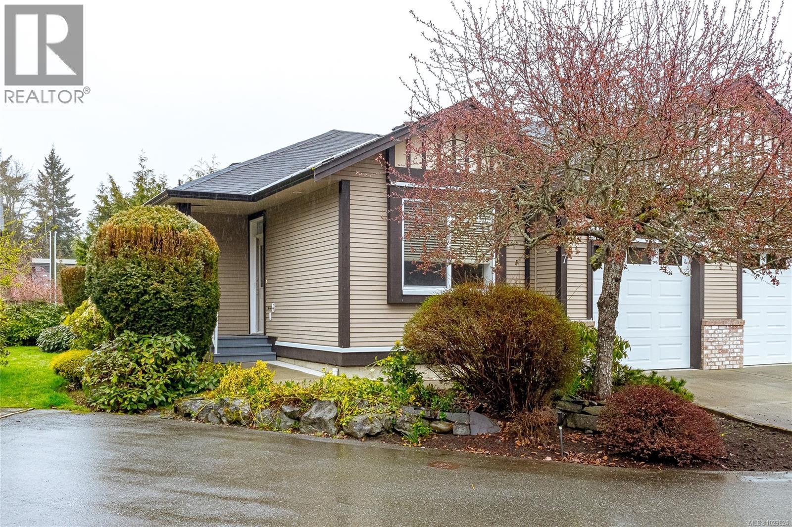 #7 3110 Cook St - 1