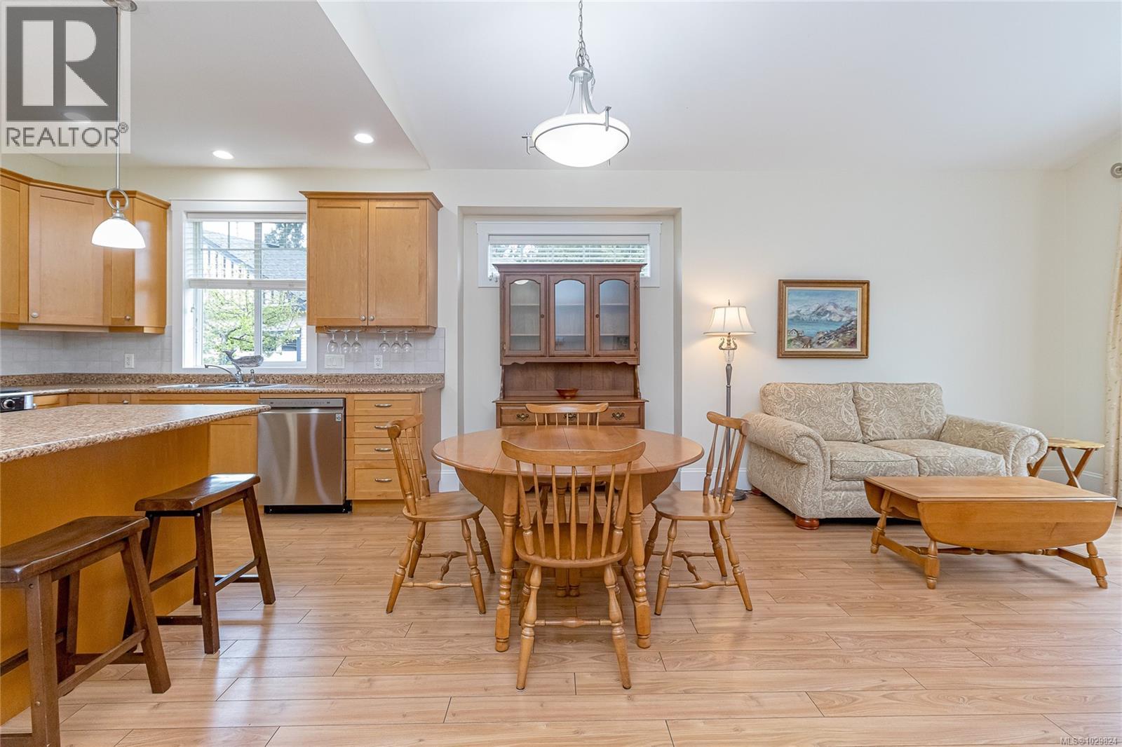 #7 3110 COOK ST - 12