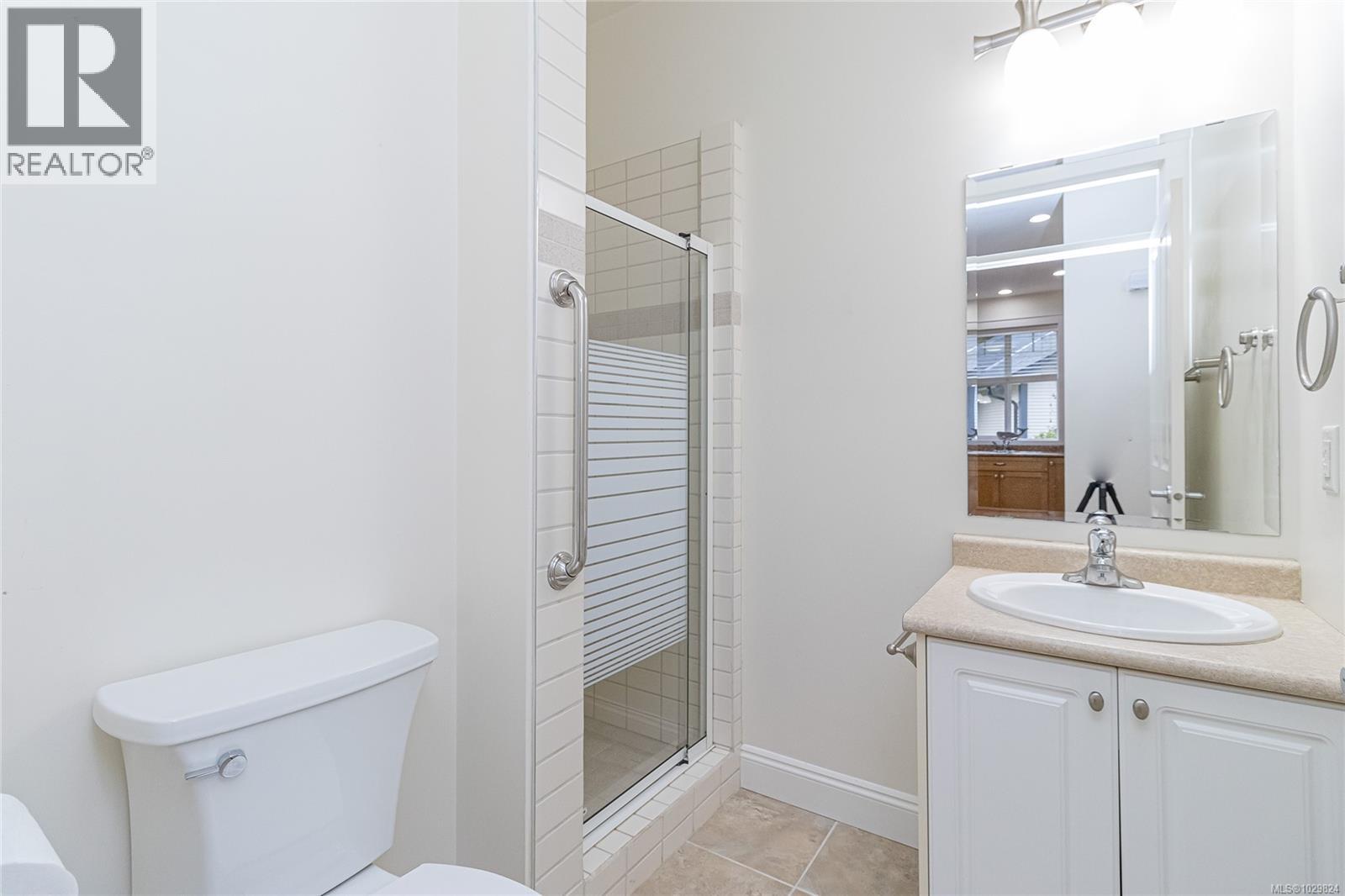 #7 3110 COOK ST - 24