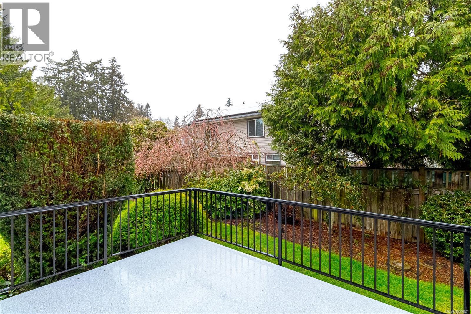 #7 3110 COOK ST - 26