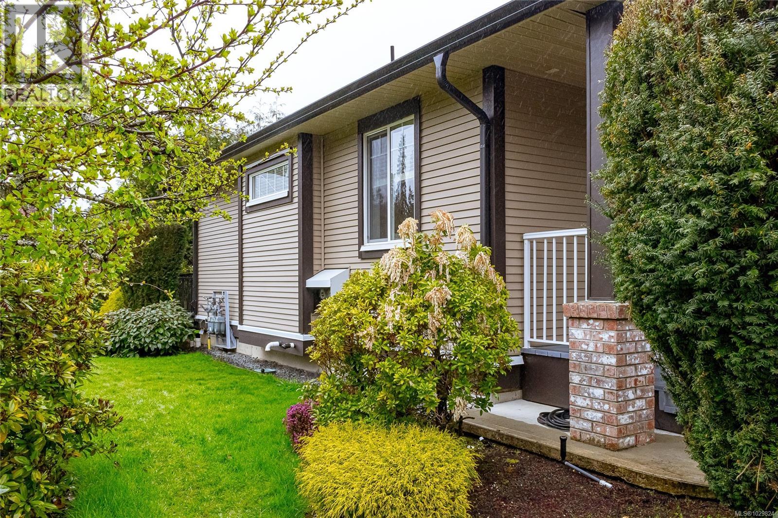 #7 3110 COOK ST - 32