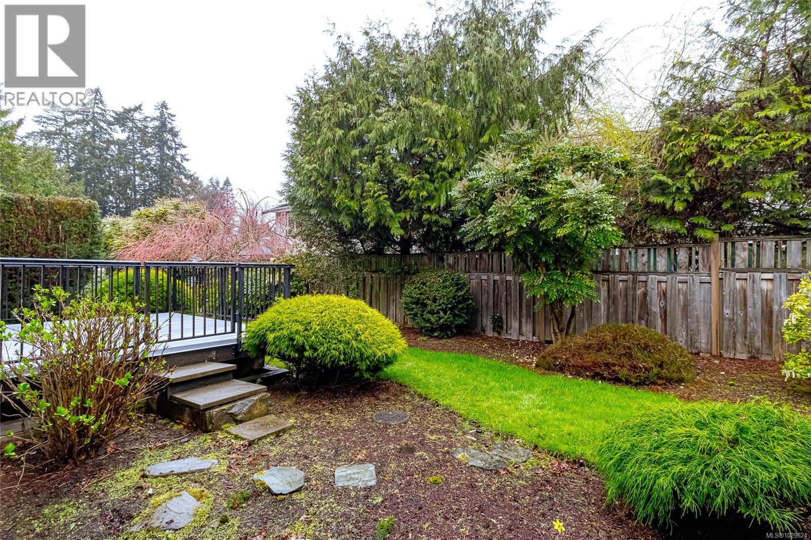 #7 3110 Cook St - 31