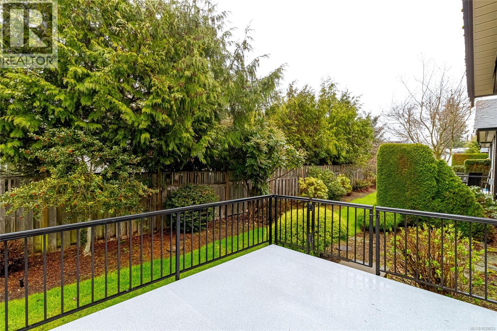 #7 3110 COOK ST - 27