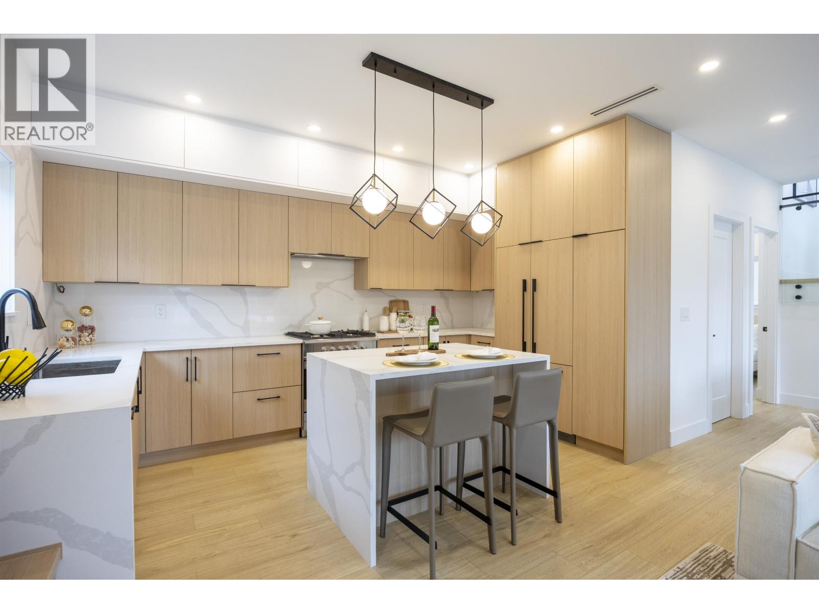 3 7353 12TH AVENUE, Burnaby