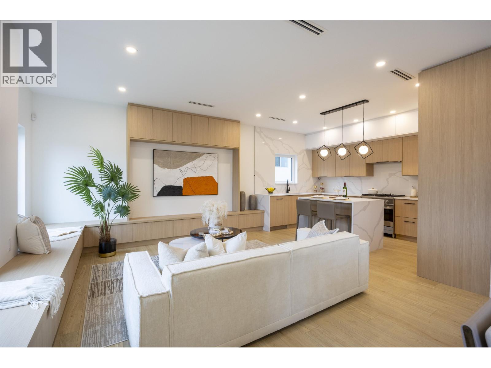 3 7353 12TH AVENUE, Burnaby