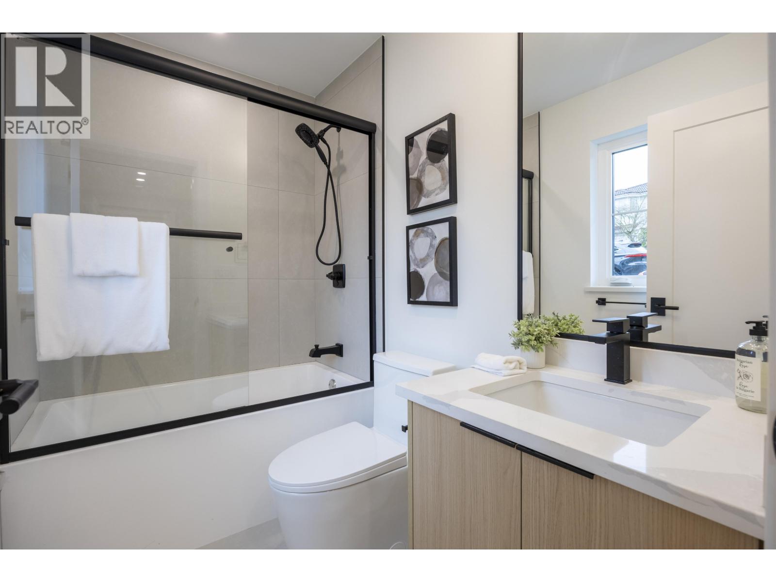 3 7353 12TH AVENUE, Burnaby