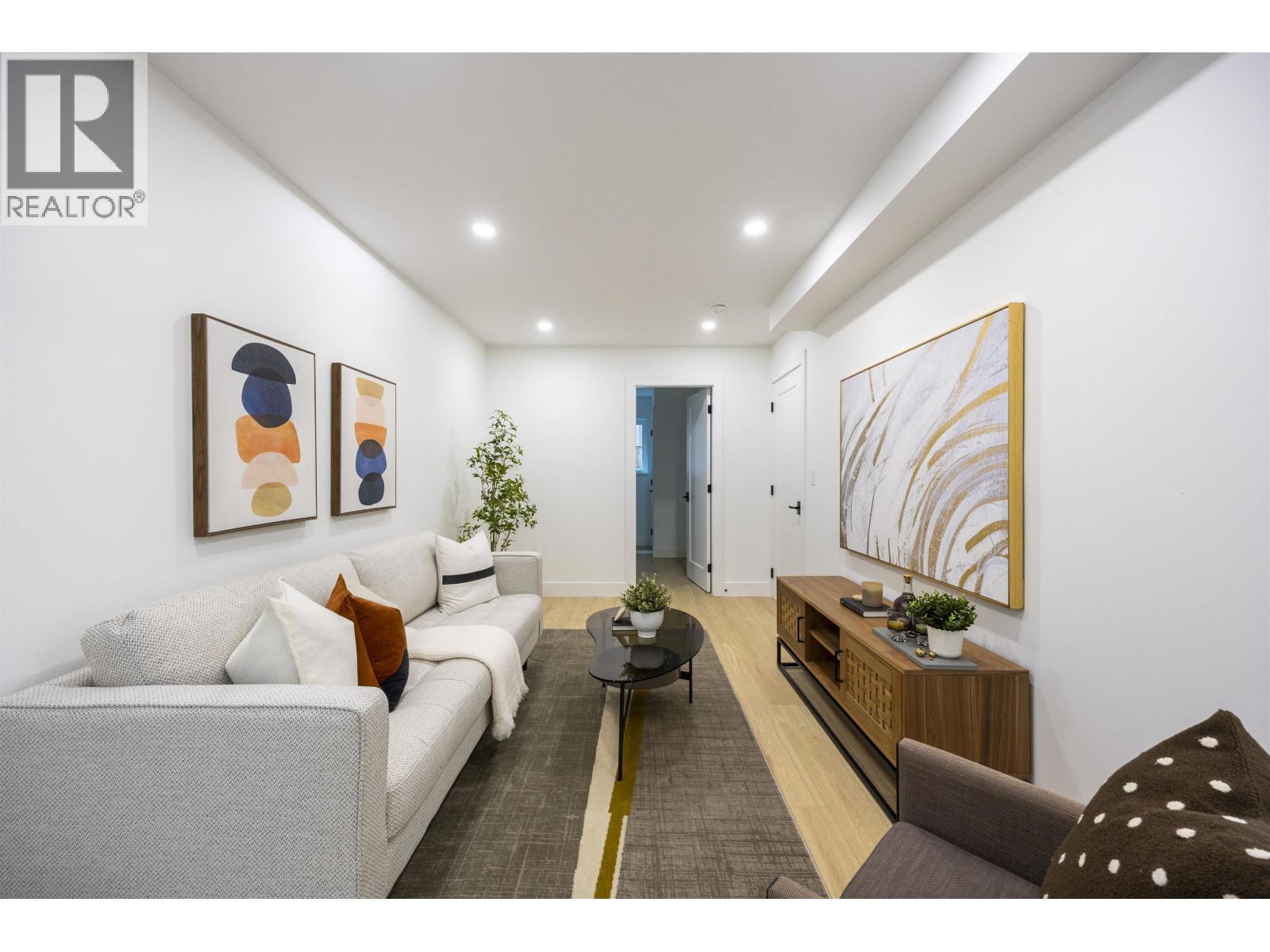 3 7353 12TH AVENUE, Burnaby