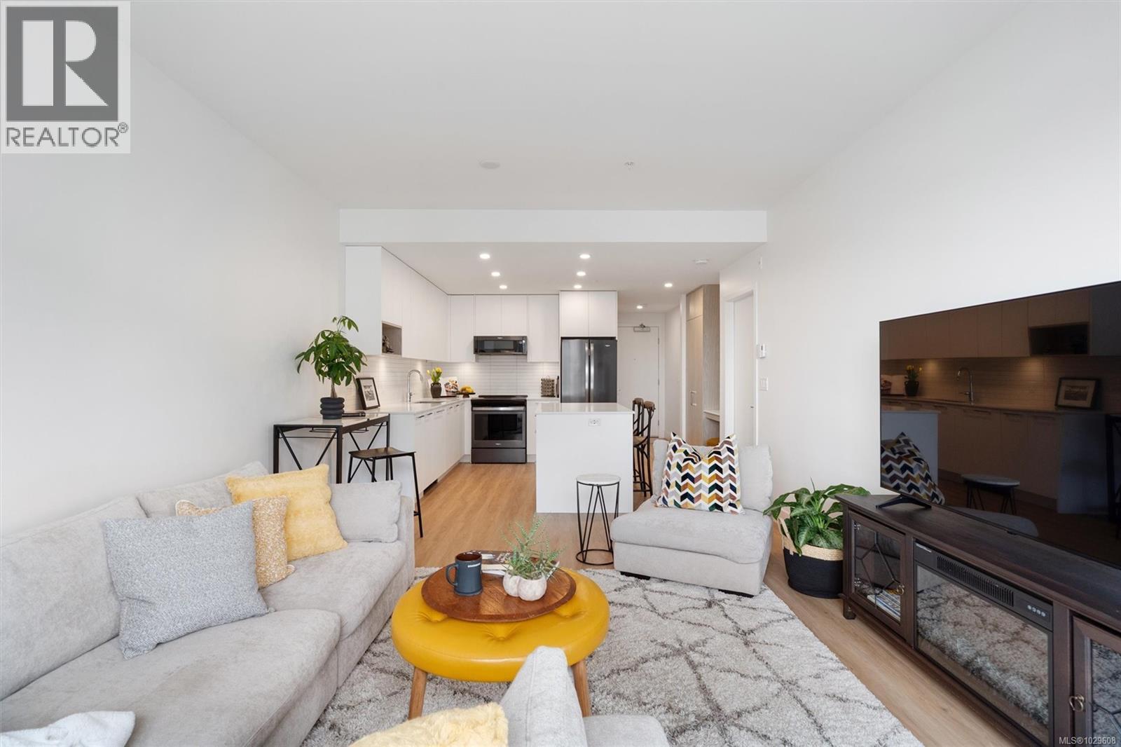 #410 940 REUNION AVE - 14