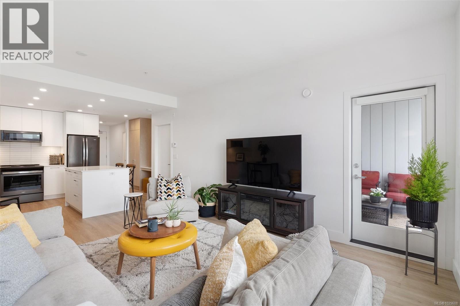 #410 940 REUNION AVE - 15