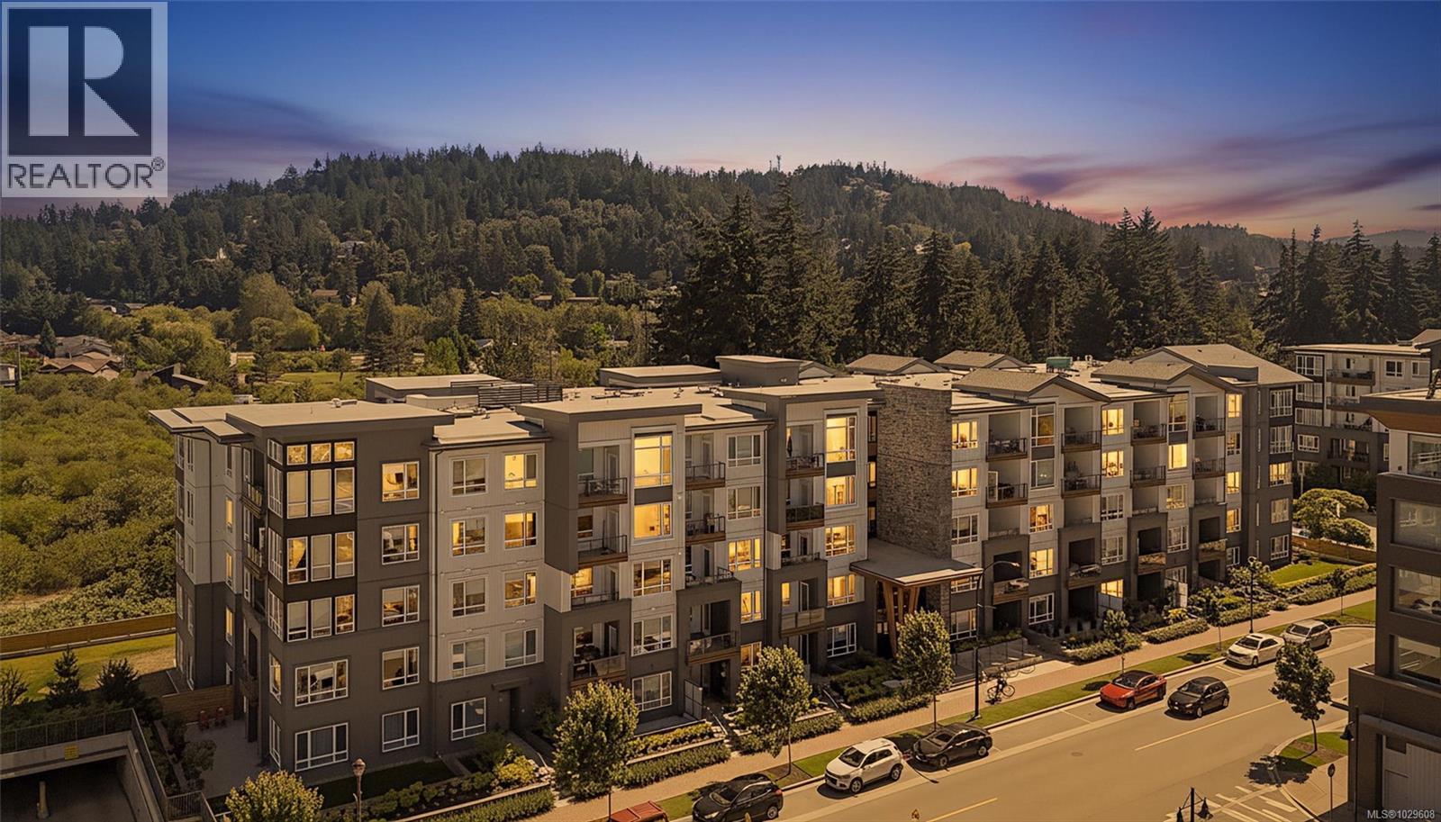 #410 940 REUNION AVE - 40