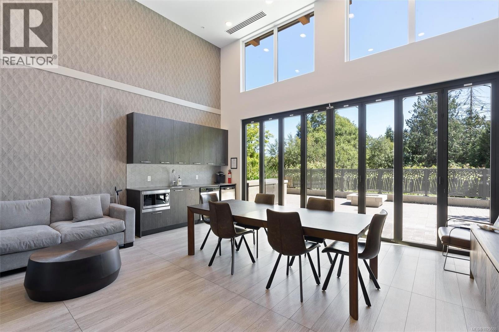 #410 940 REUNION AVE - 32