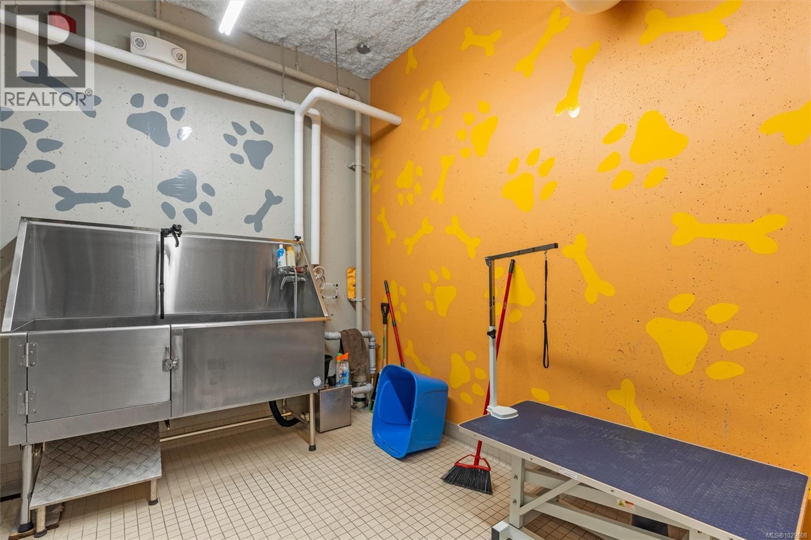 #410 940 REUNION AVE - 27