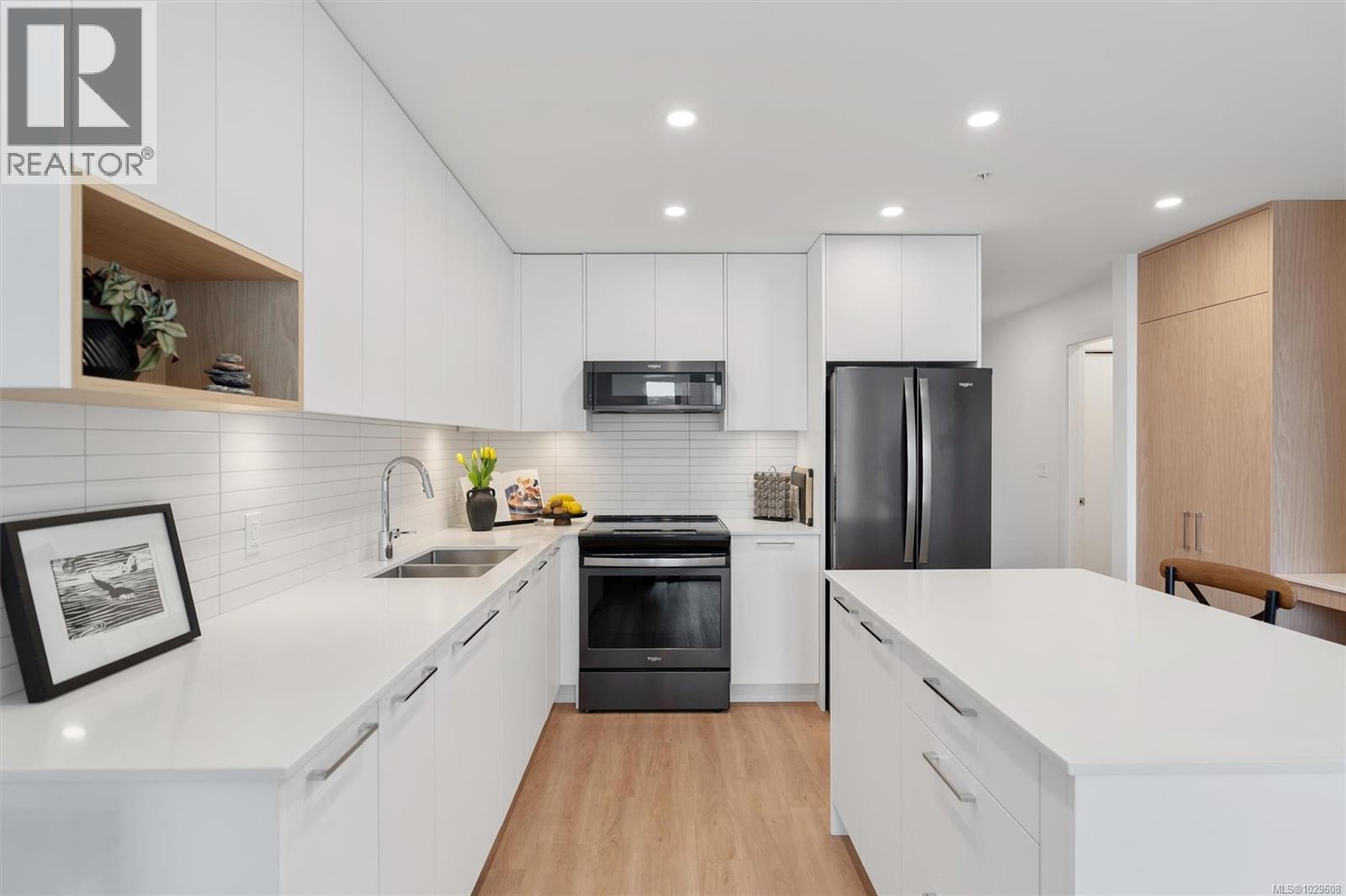 #410 940 REUNION AVE - 6