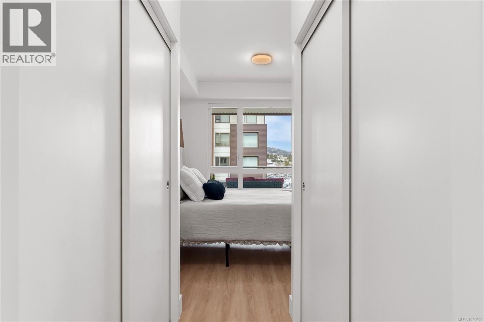 #410 940 REUNION AVE - 11