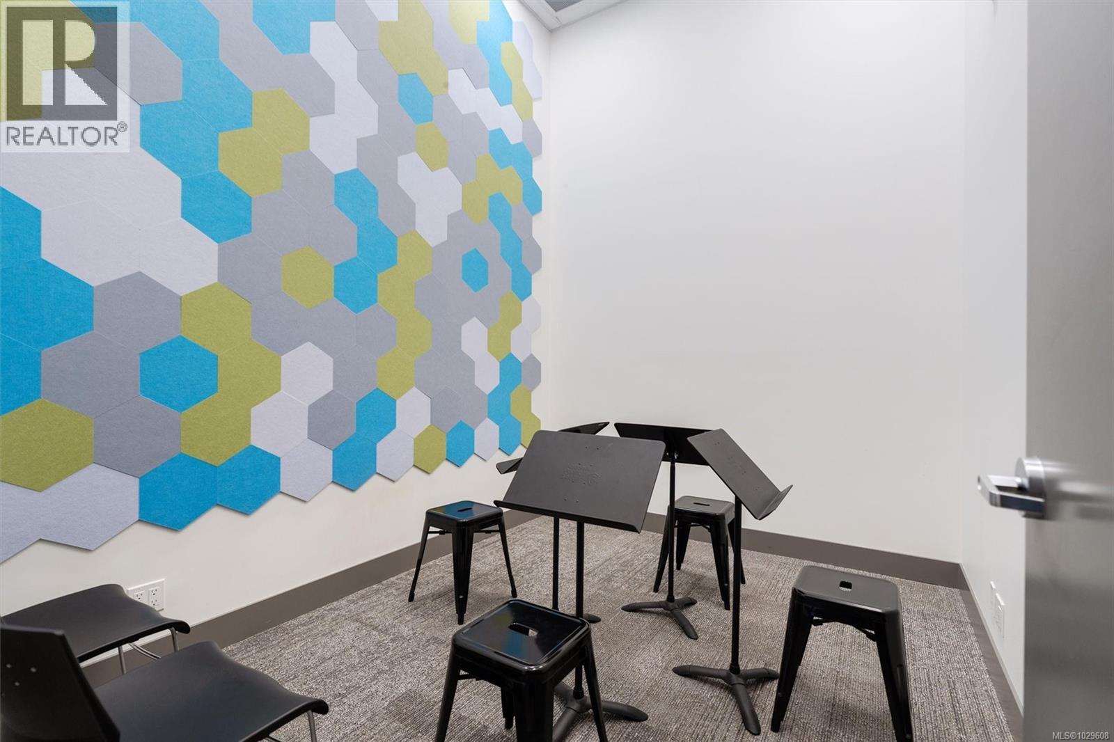 #410 940 REUNION AVE - 38