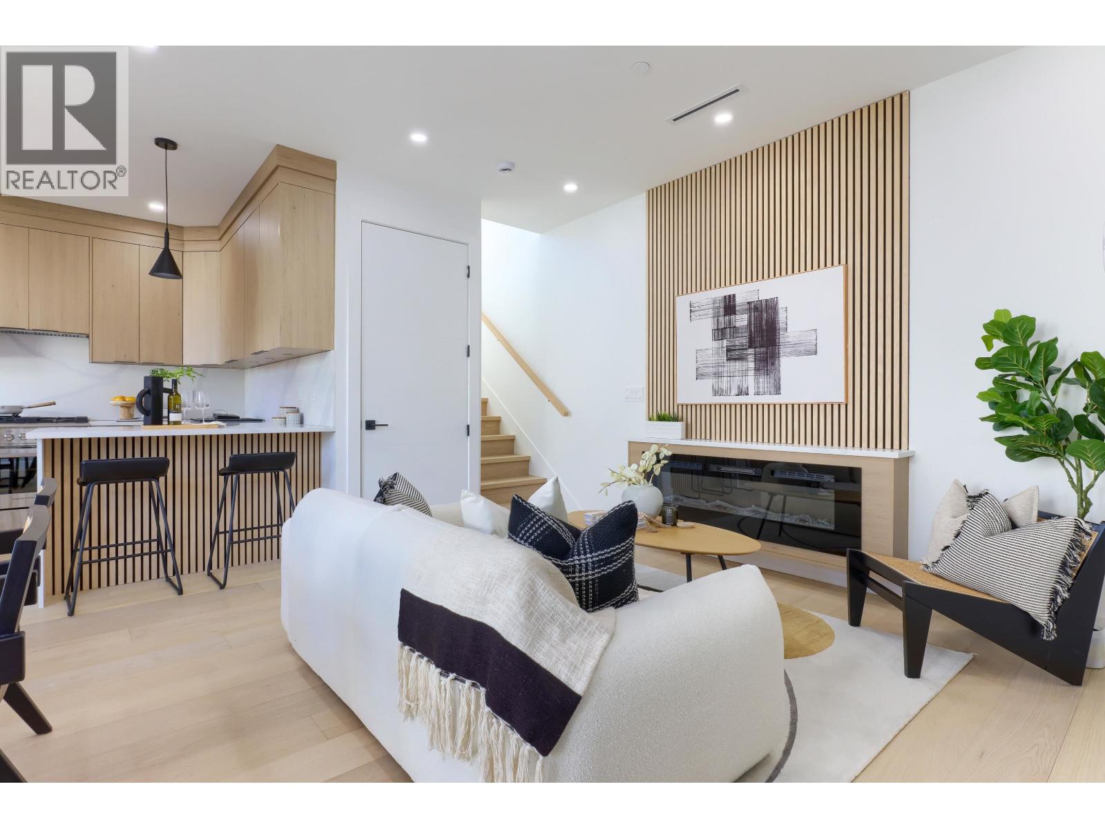 2 4742 ST CATHERINES Street - main photo