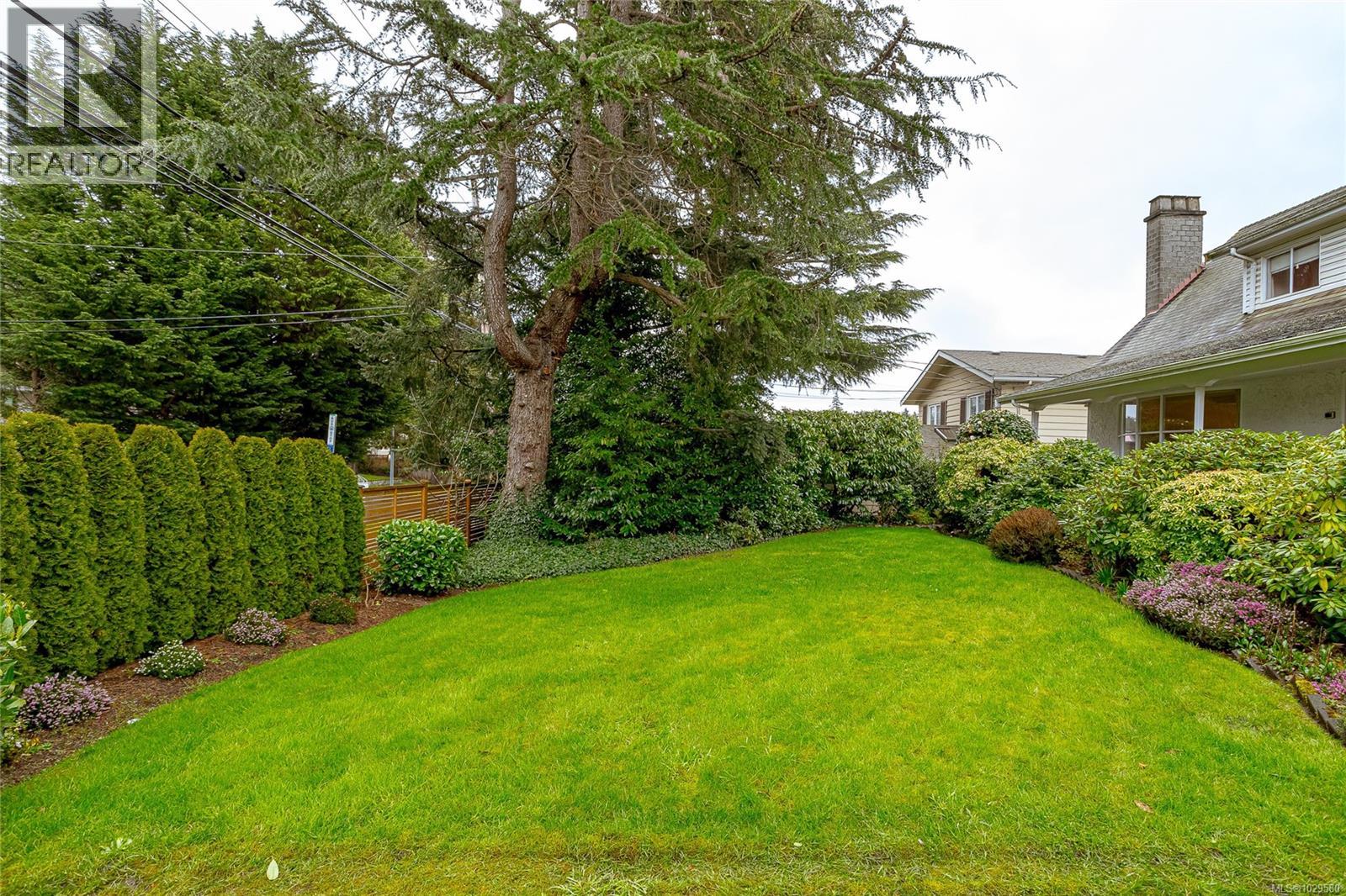  2615 Arbutus Road, Saanich