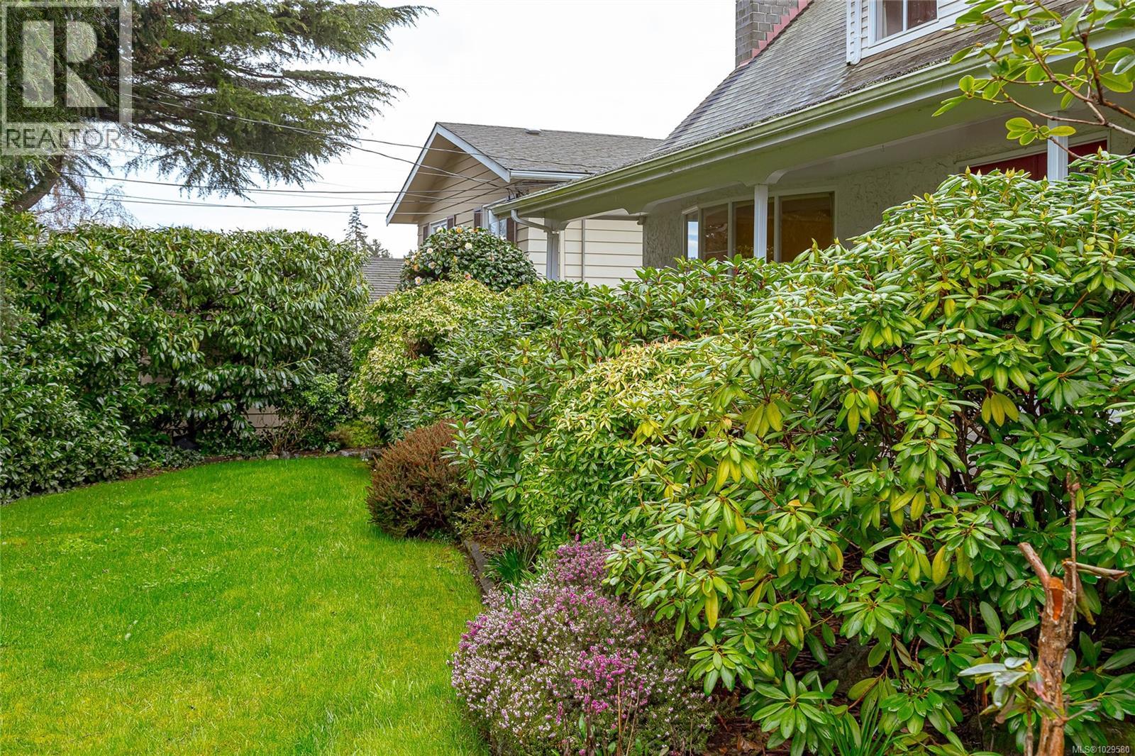  2615 Arbutus Road, Saanich