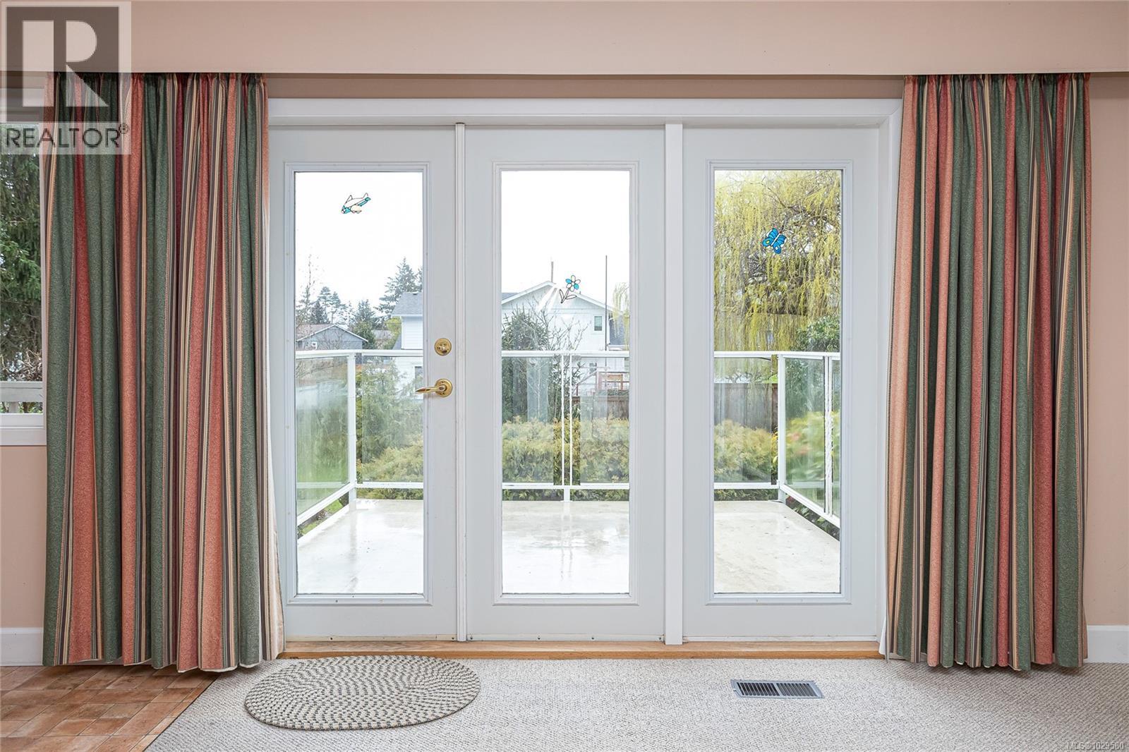  2615 Arbutus Road, Saanich