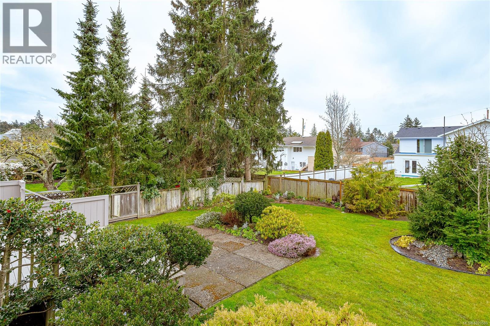  2615 Arbutus Road, Saanich
