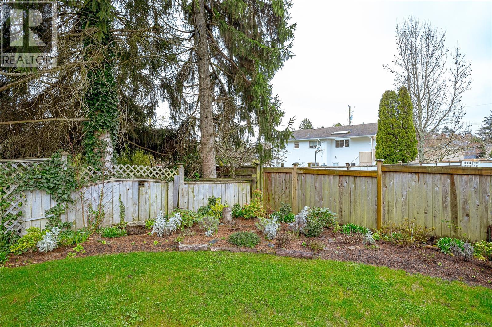  2615 Arbutus Road, Saanich
