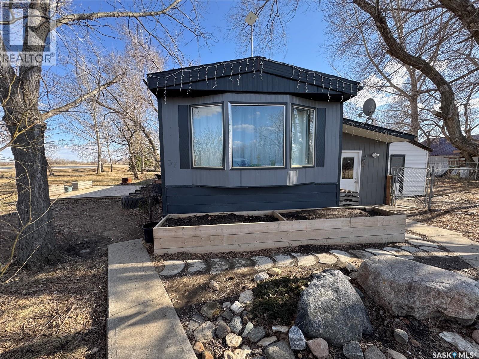 1 Saskatchewan AVENUE - 1