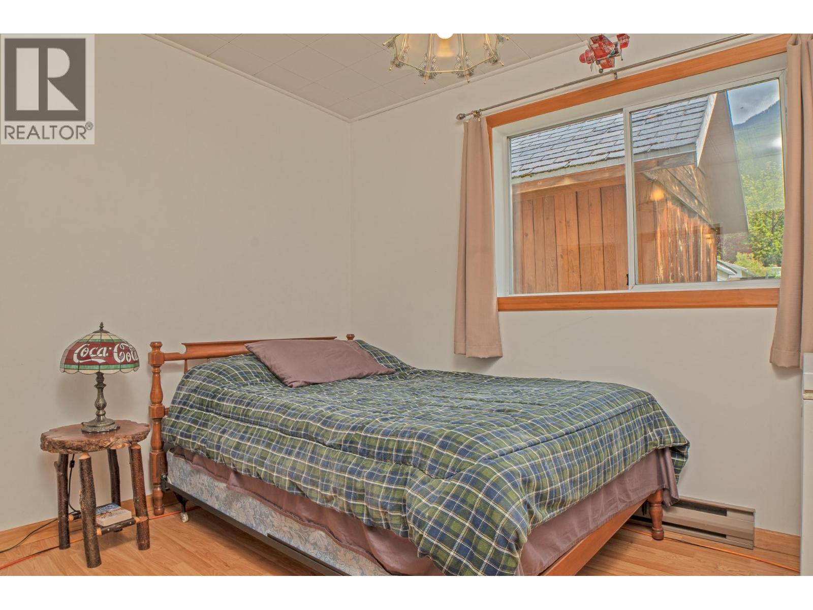 1610 EASTMAN AVENUE - 7