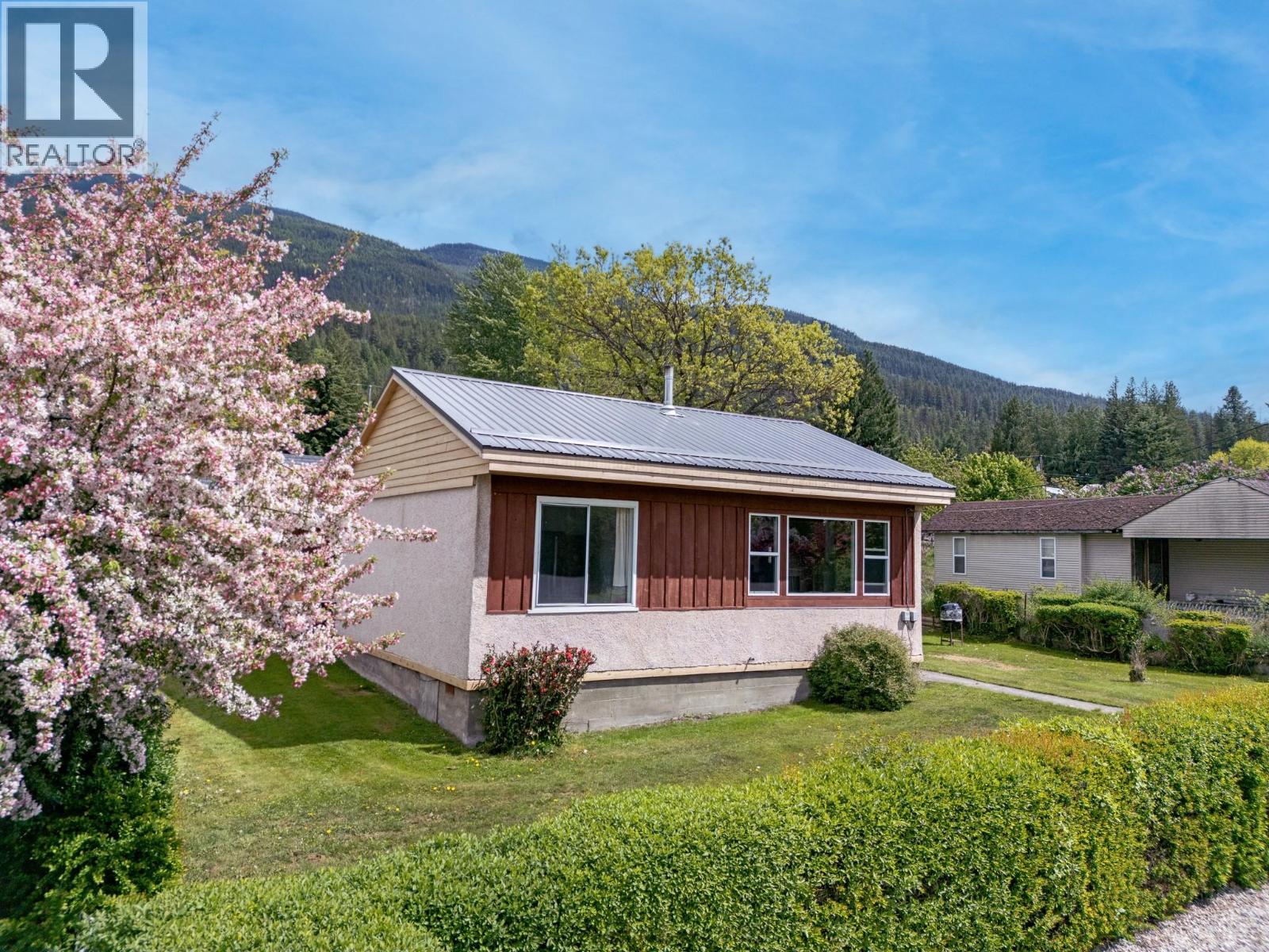 1610 EASTMAN AVENUE - 28