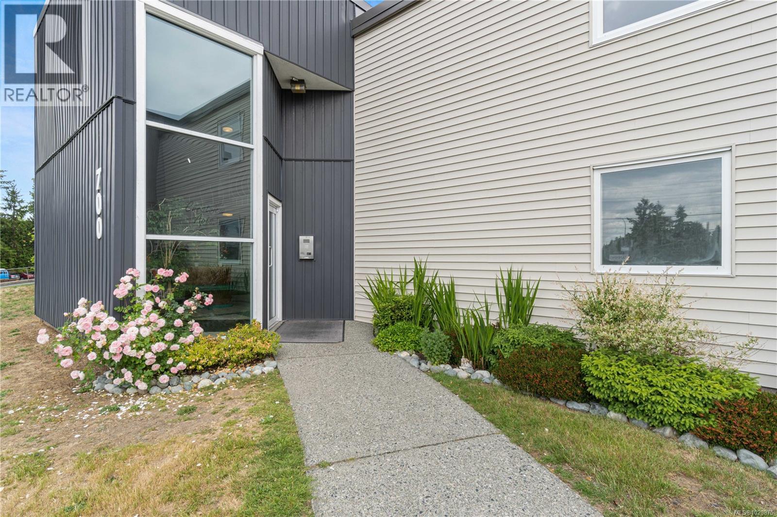 700 Poplar St - 8