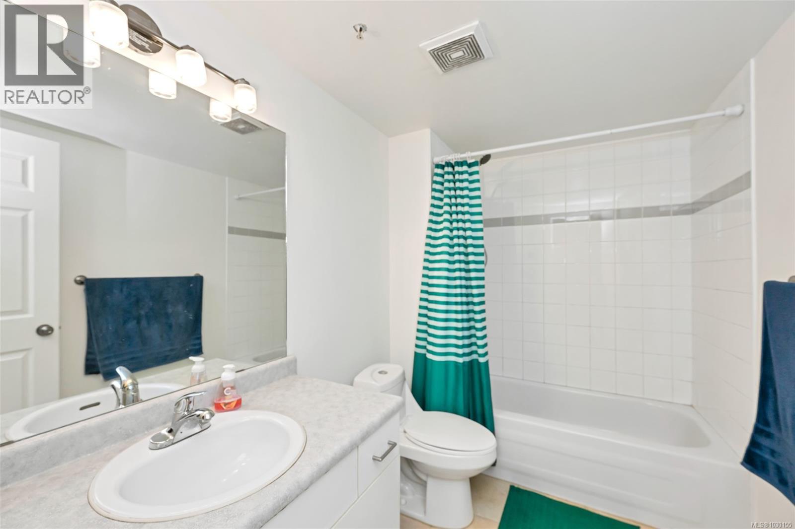 204 3363 Glasgow Avenue, Saanich