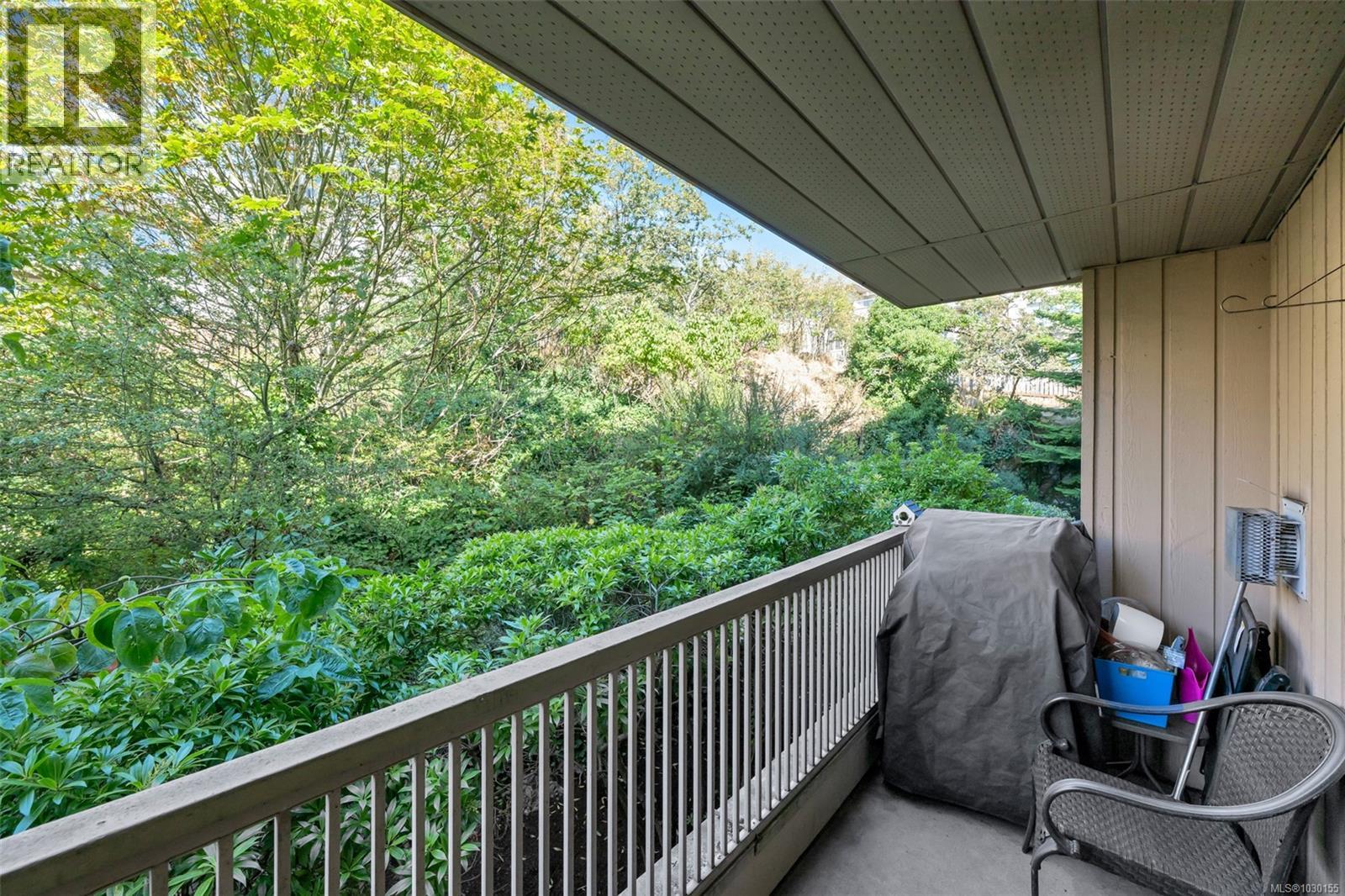 204 3363 Glasgow Avenue, Saanich