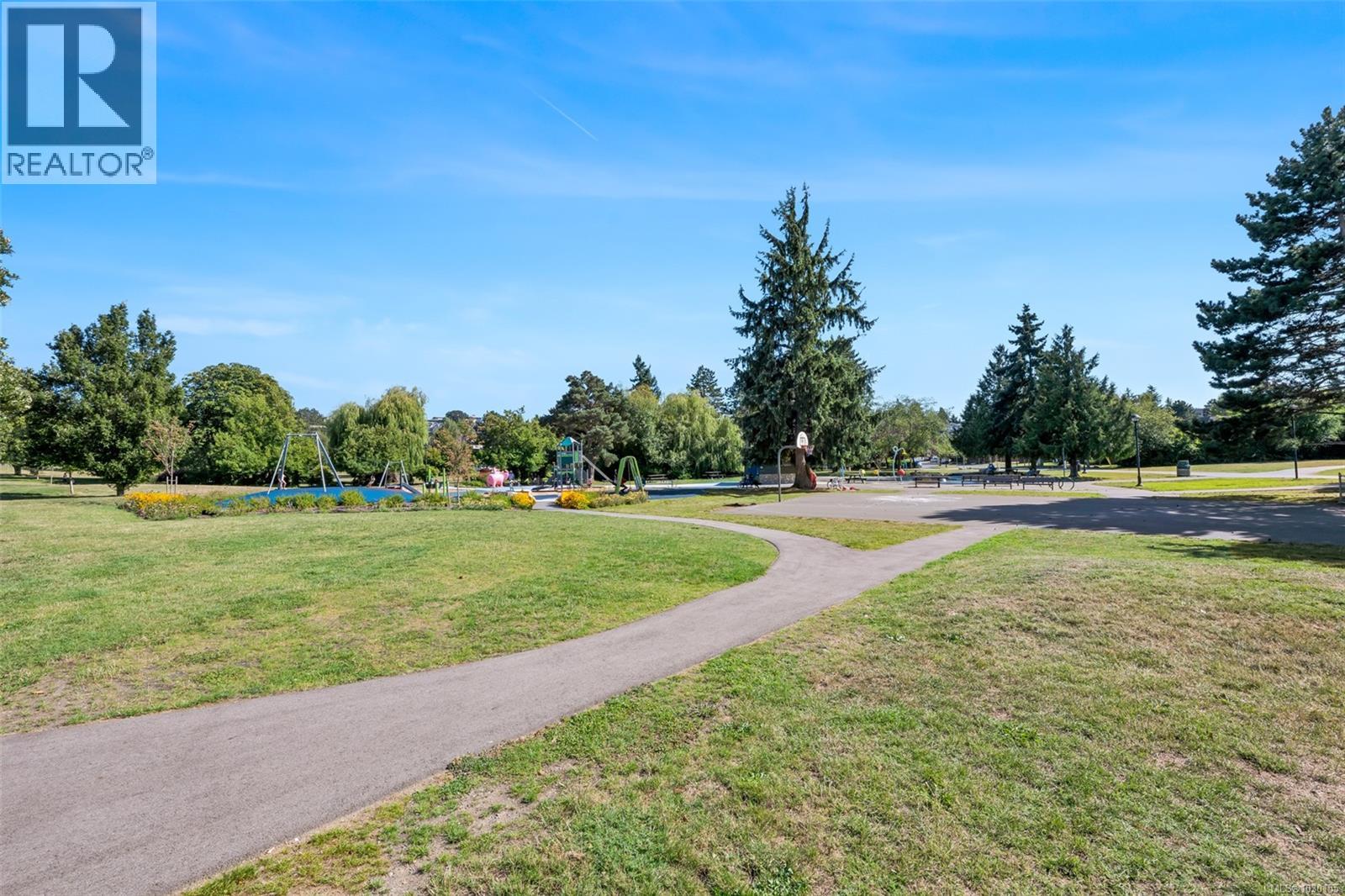 204 3363 Glasgow Avenue, Saanich