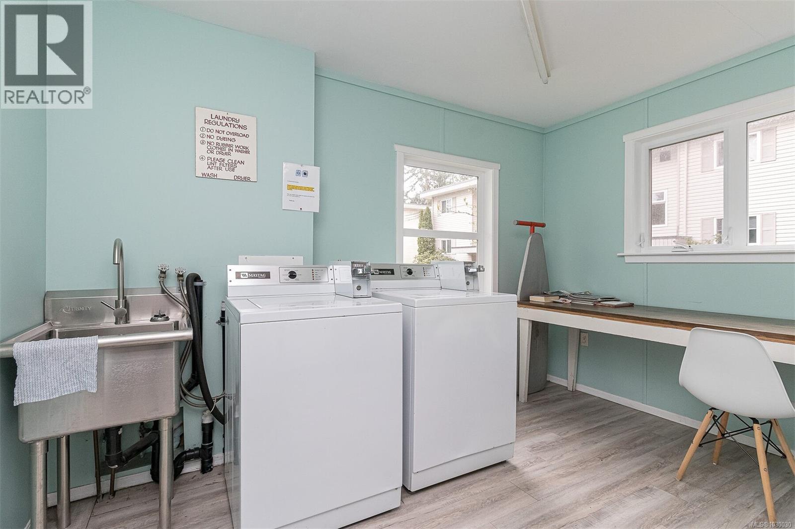 #9 1986 GLENIDLE RD - 37