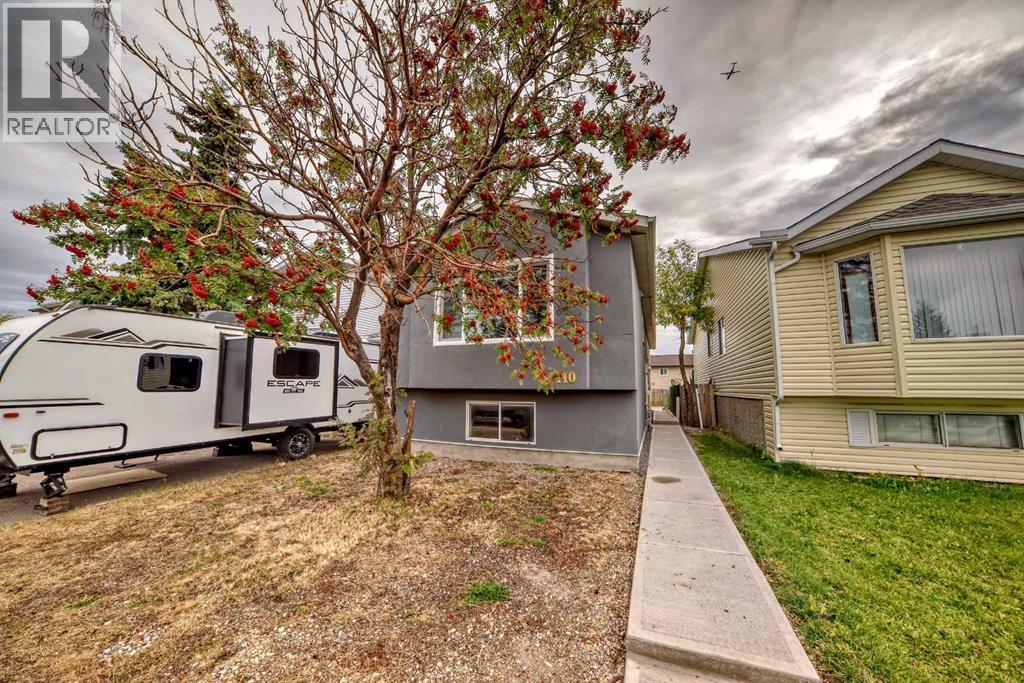 Single Family House Bi-level for Sale in  Falmere Way NE Falconridge Calgary 