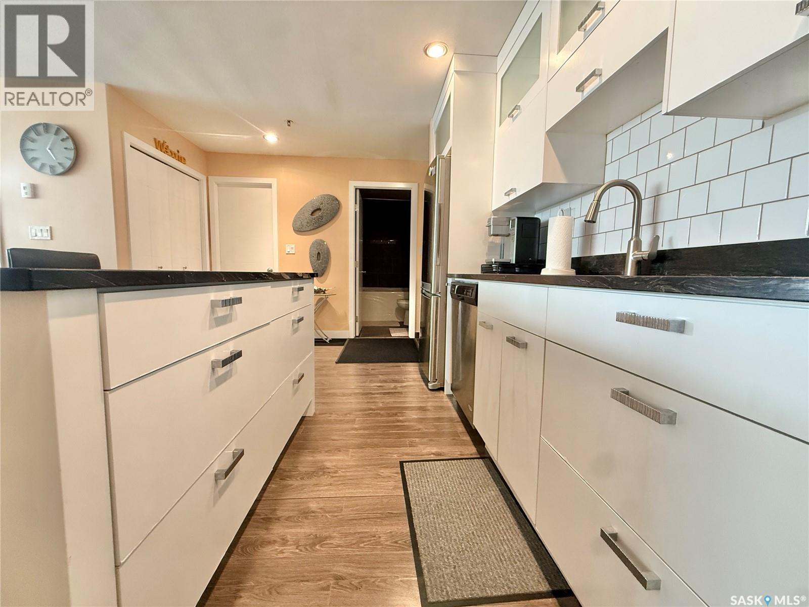 #301 351 SAGUENAY DRIVE - 10