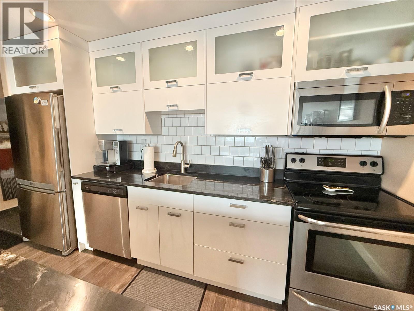 #301 351 SAGUENAY DRIVE - 11