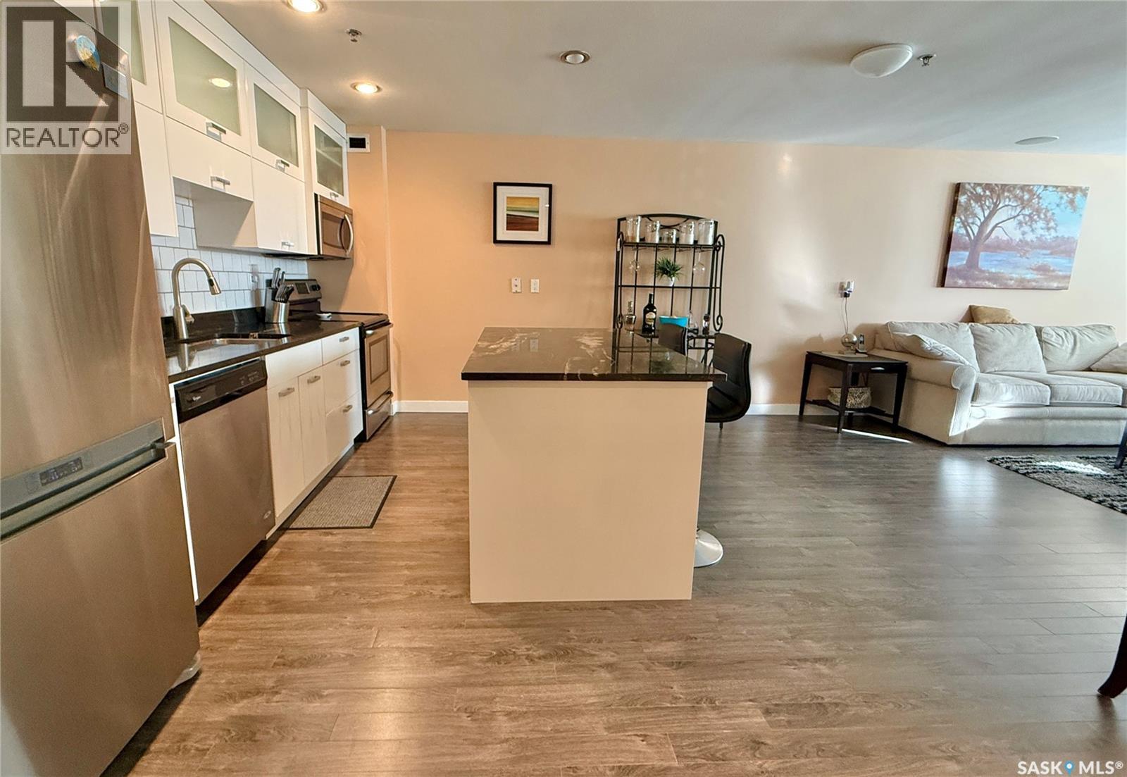 #301 351 SAGUENAY DRIVE - 12