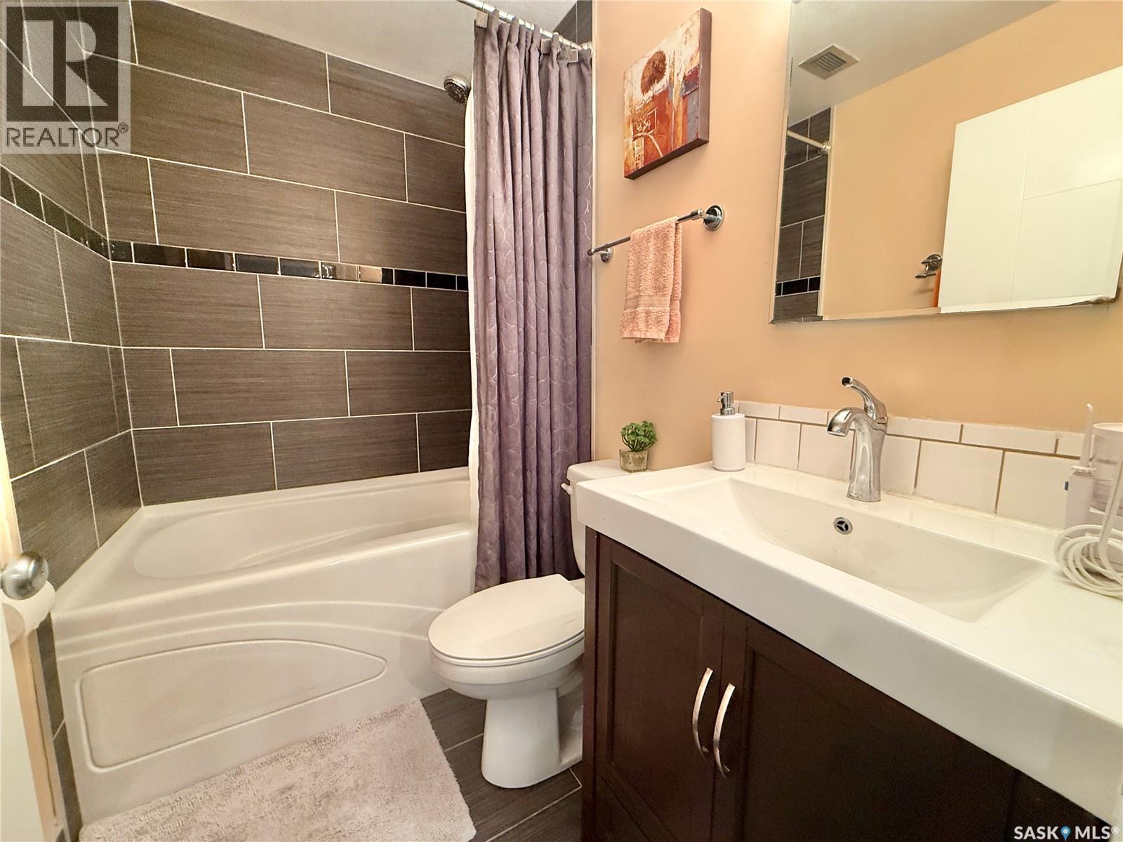 #301 351 SAGUENAY DRIVE - 17