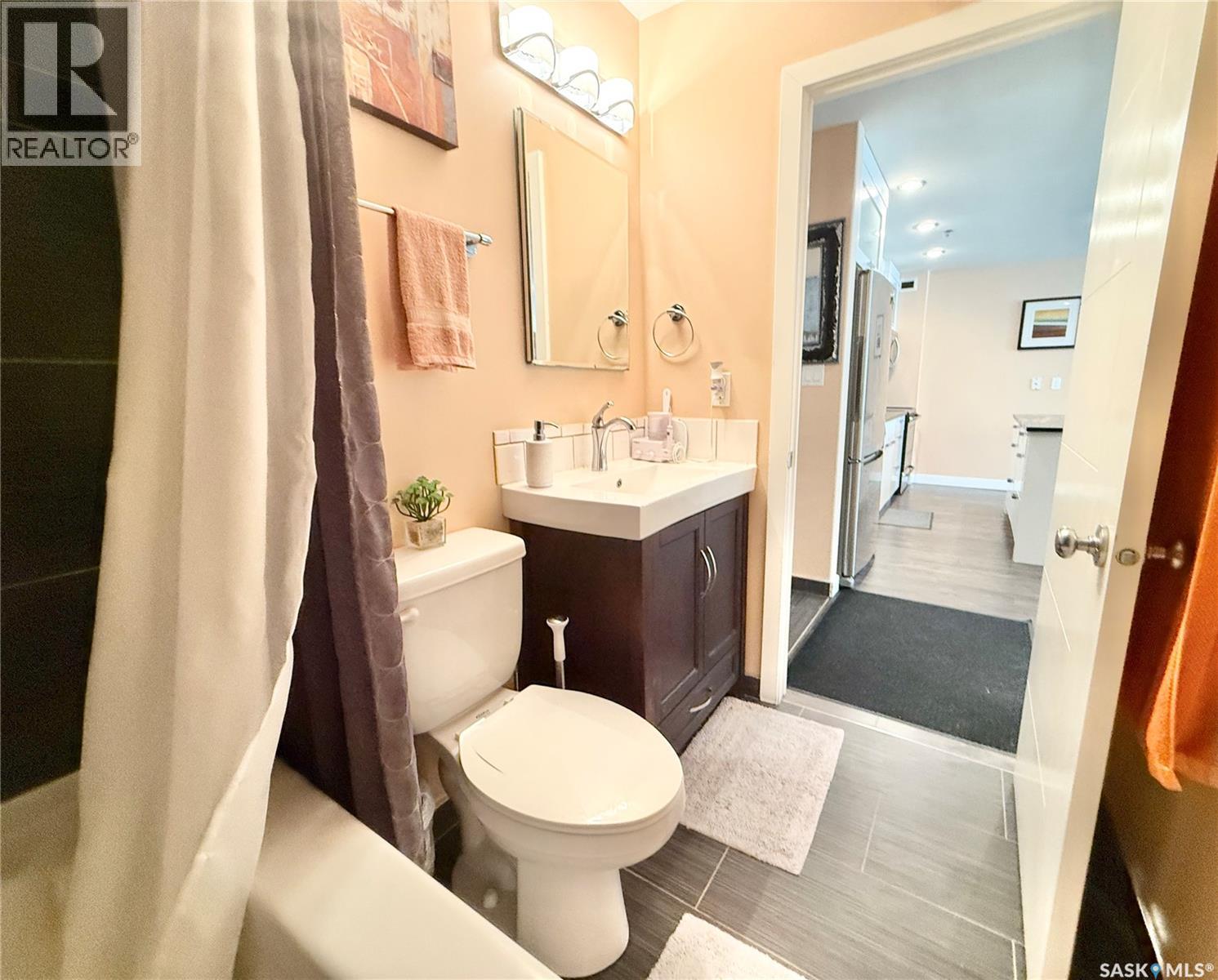 #301 351 SAGUENAY DRIVE - 18