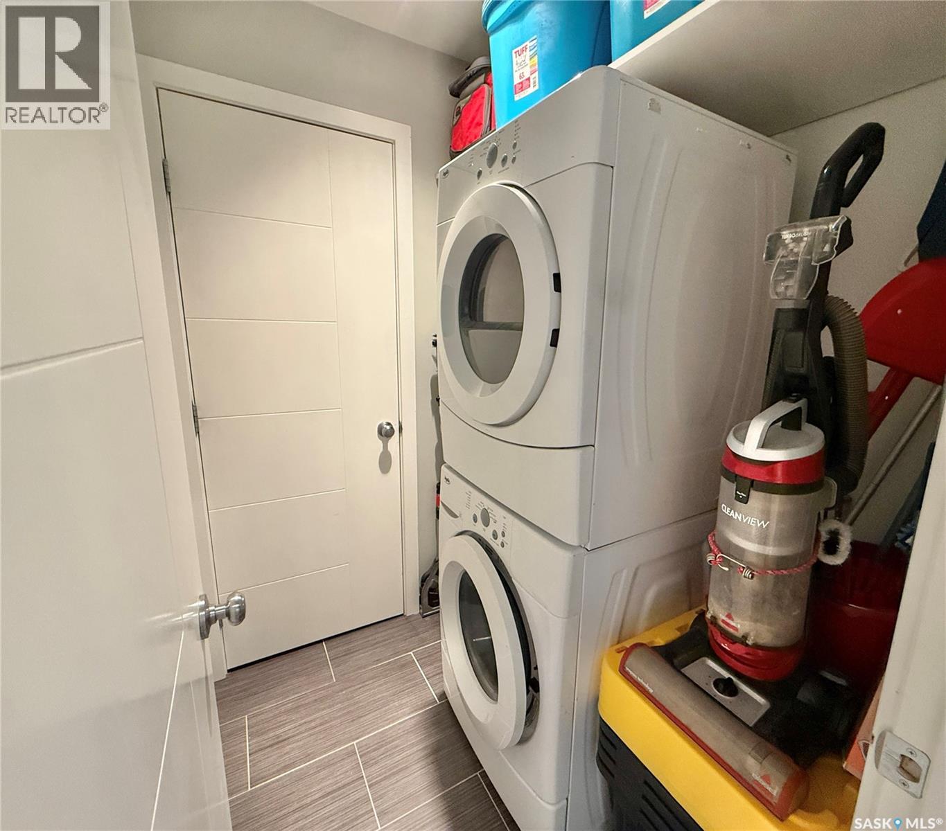 #301 351 SAGUENAY DRIVE - 22