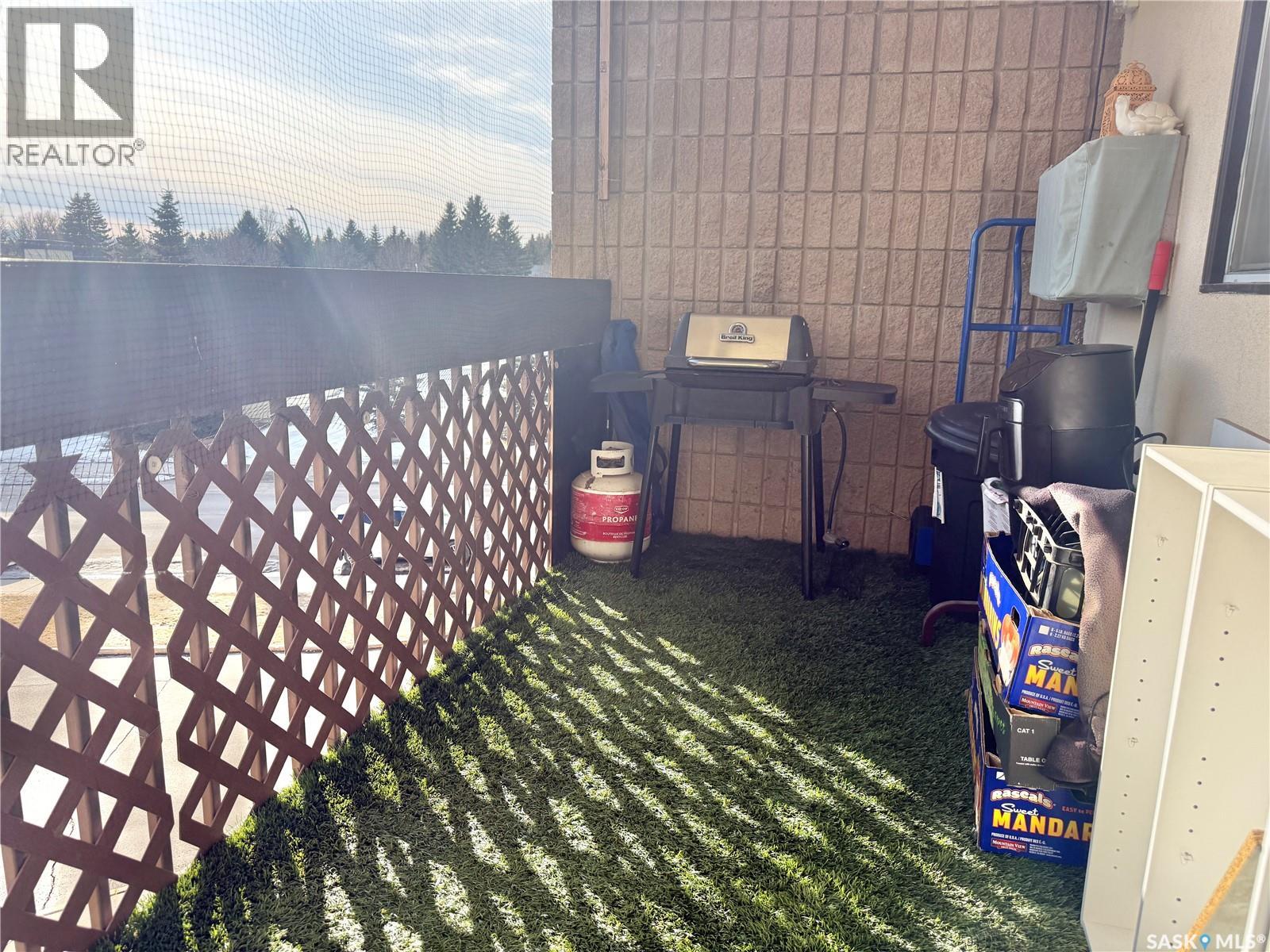 #301 351 SAGUENAY DRIVE - 24