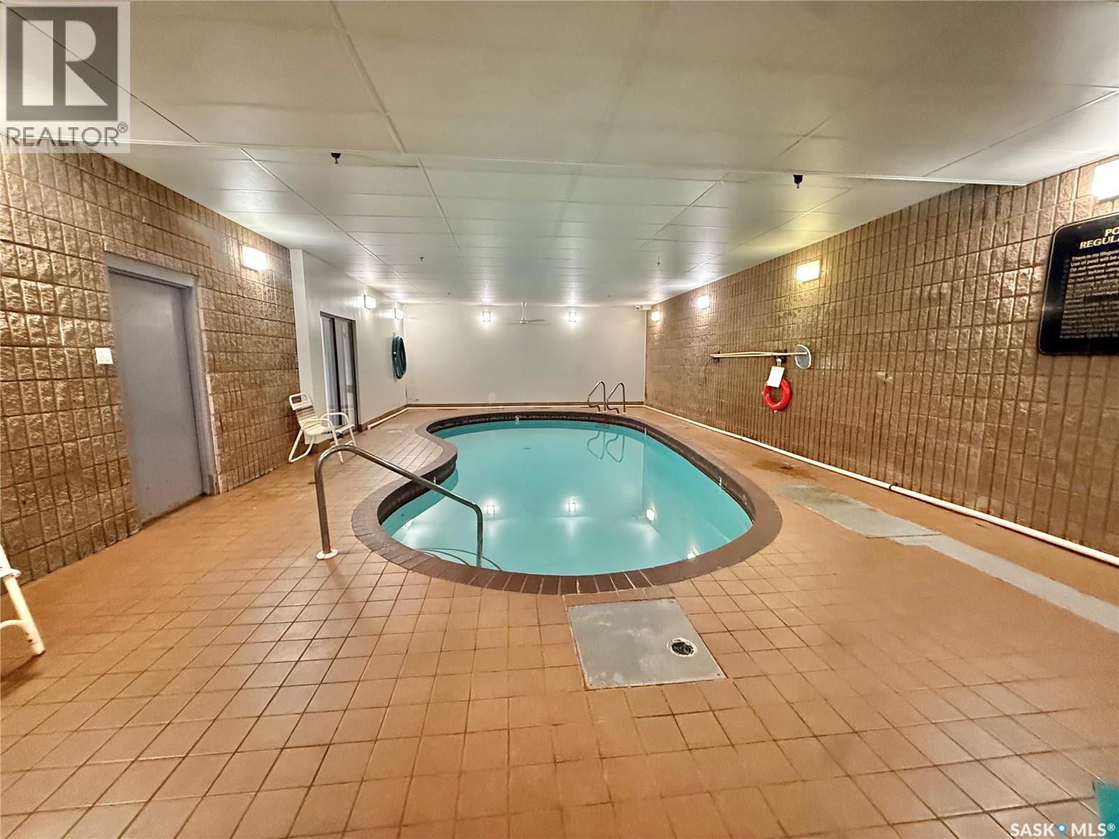 #301 351 SAGUENAY DRIVE - 28