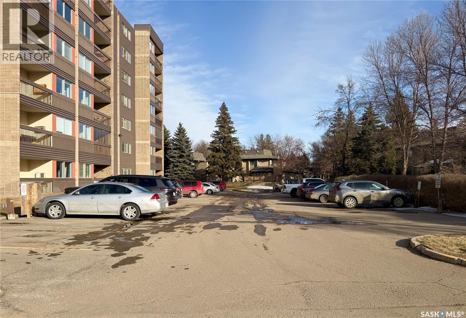 #301 351 SAGUENAY DRIVE - 32