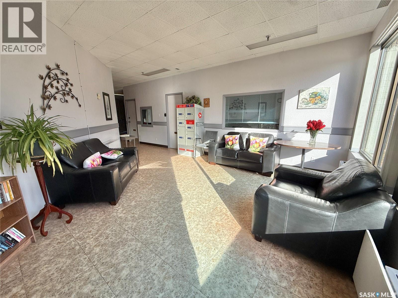 #301 351 SAGUENAY DRIVE - 4