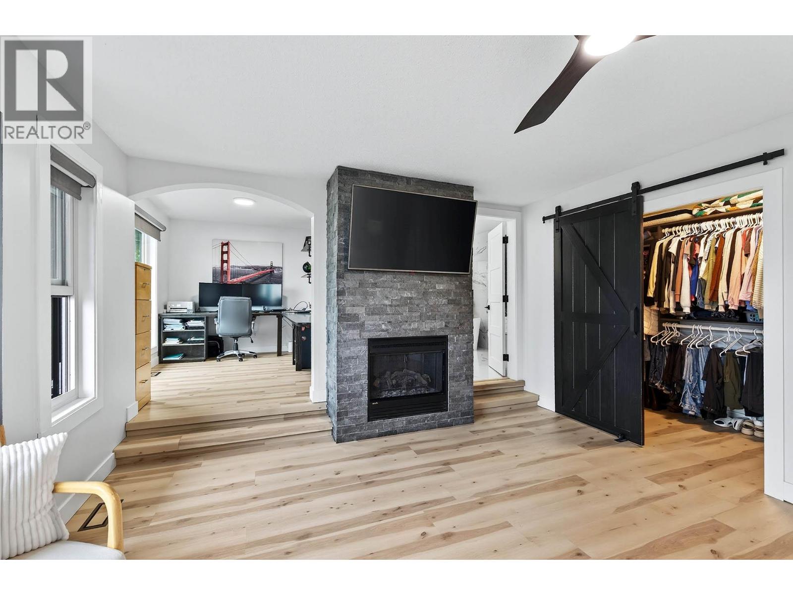 1095 Laurel Place - 4