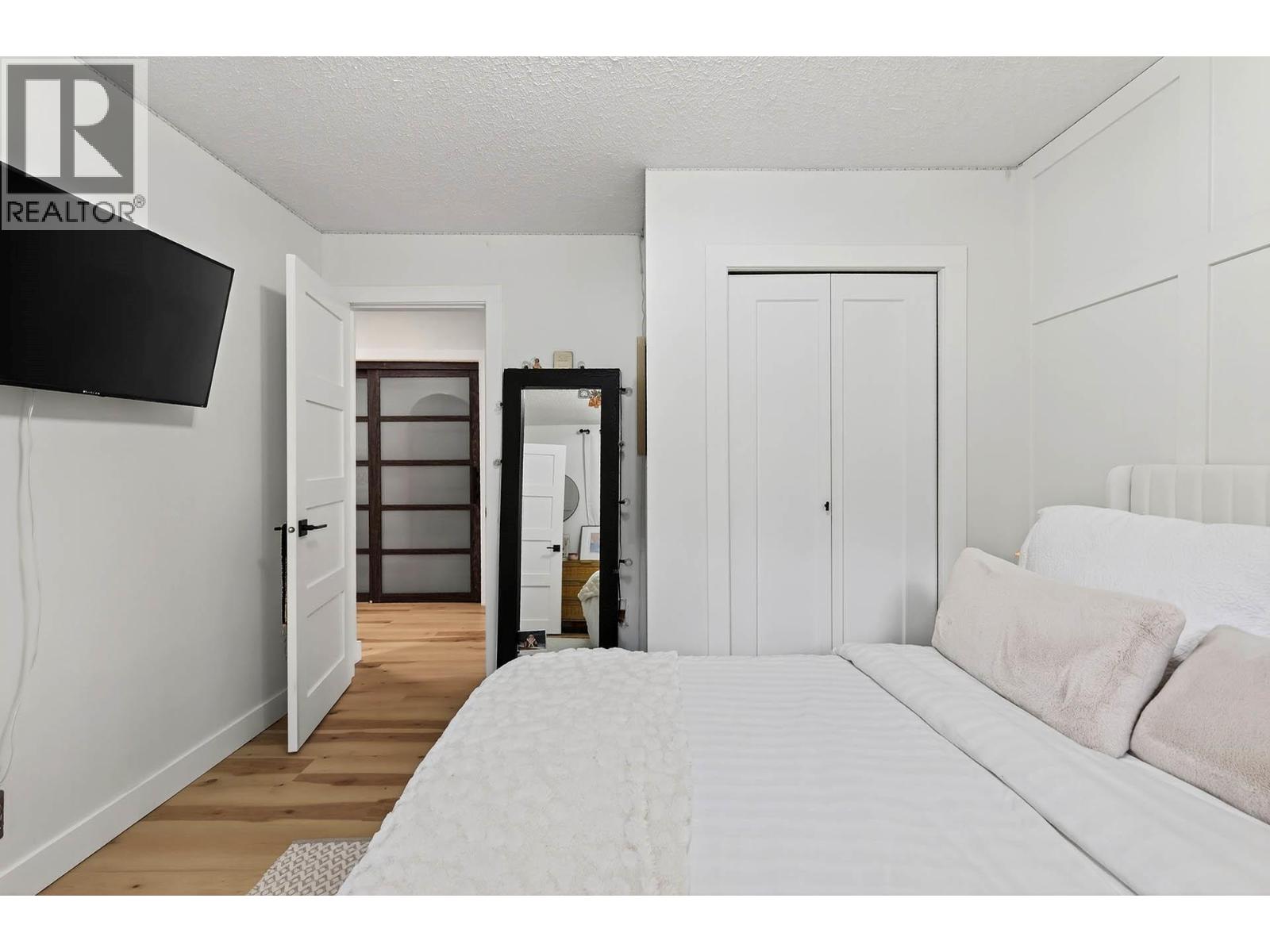 1095 Laurel Place - 15